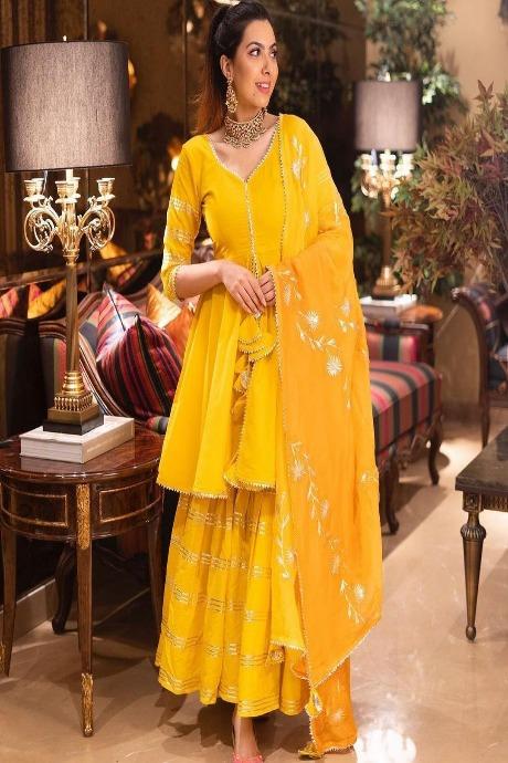 Yellow Color Beautiful Designer Party Wear Heavy Gown Sarara