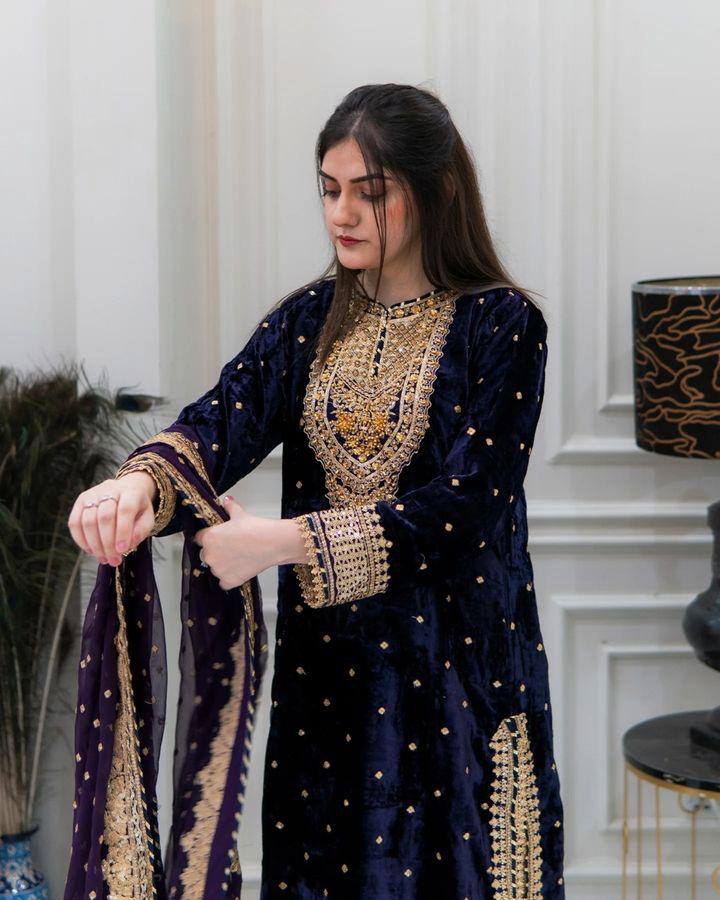 Fashionable black Color Party Wear Reyon salwar kameez for girls