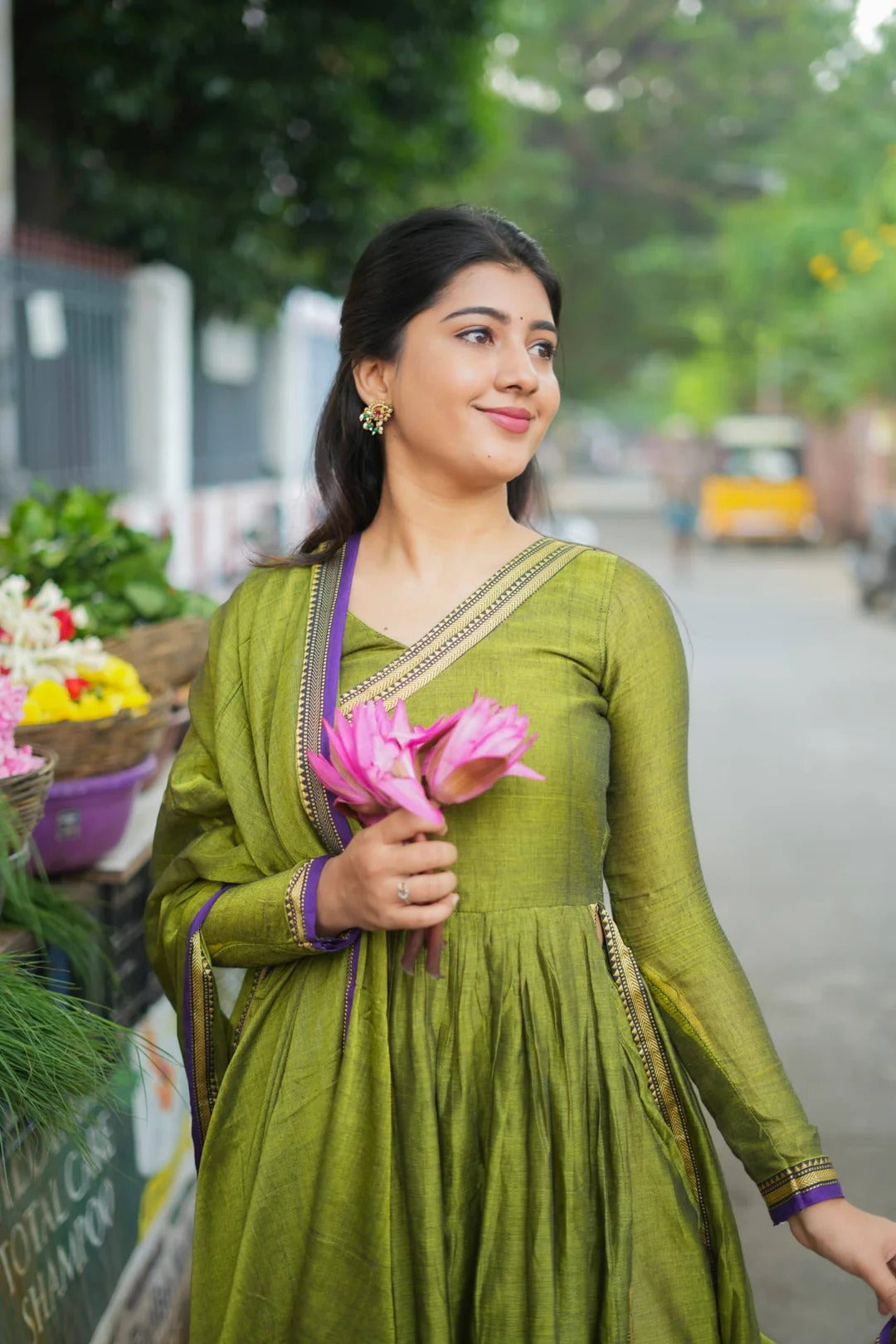 Handloom Top Paired With Handloom Dupatta And Pants
