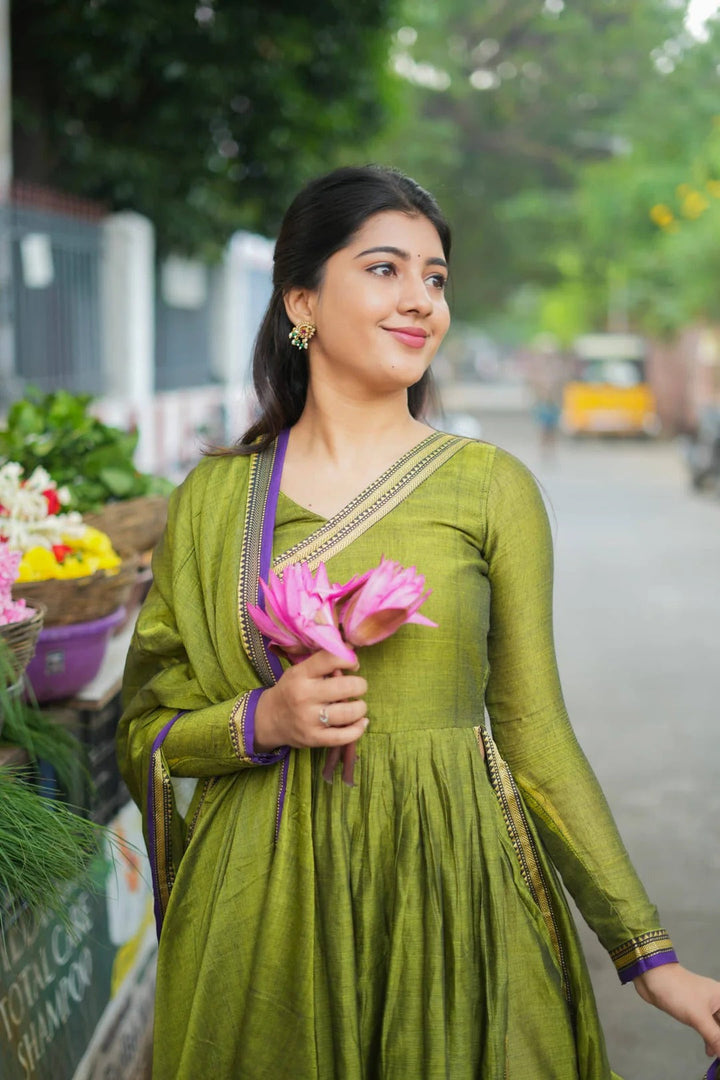 Handloom Top Paired With Handloom Dupatta And Pants
