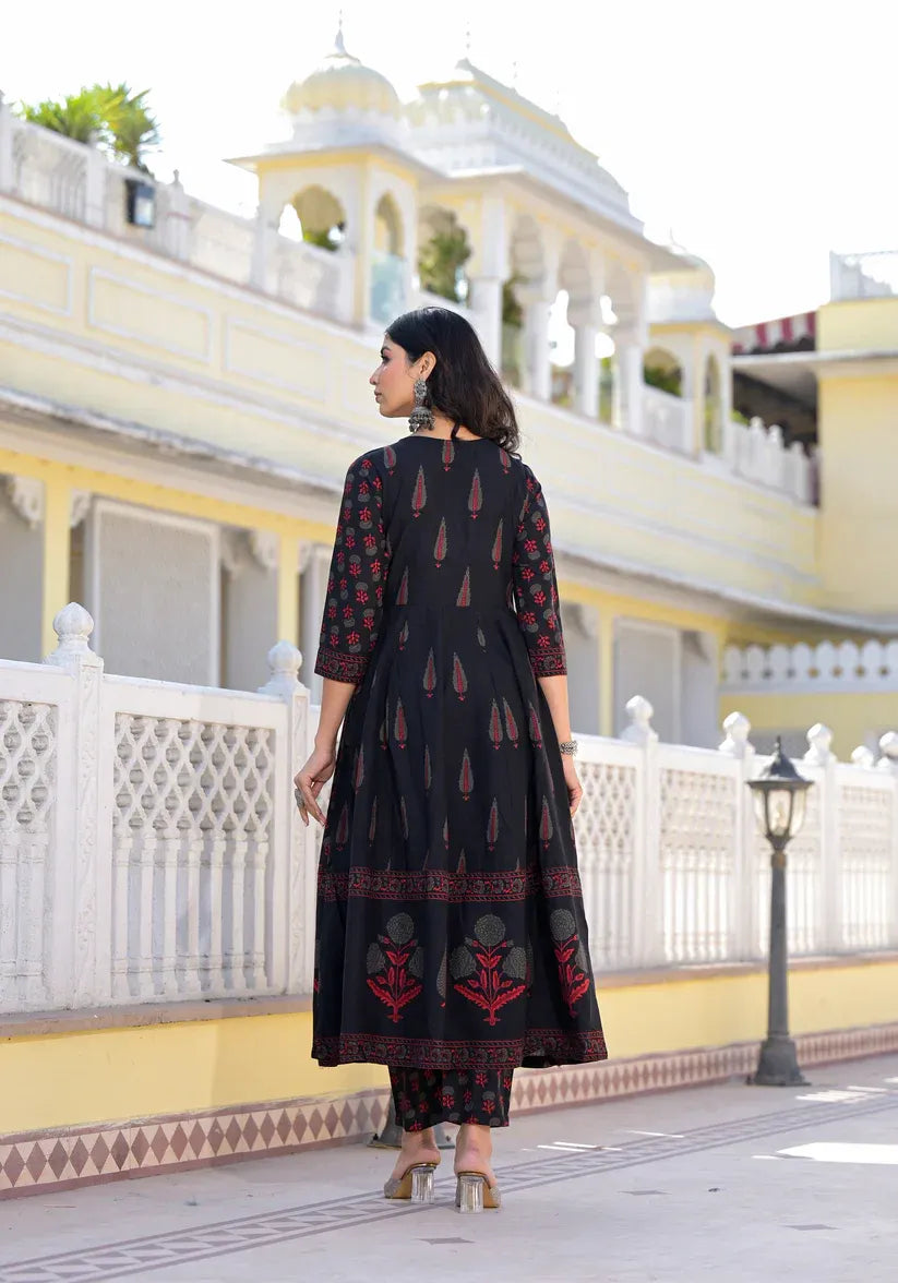 Tejasvi Noir Suit Set