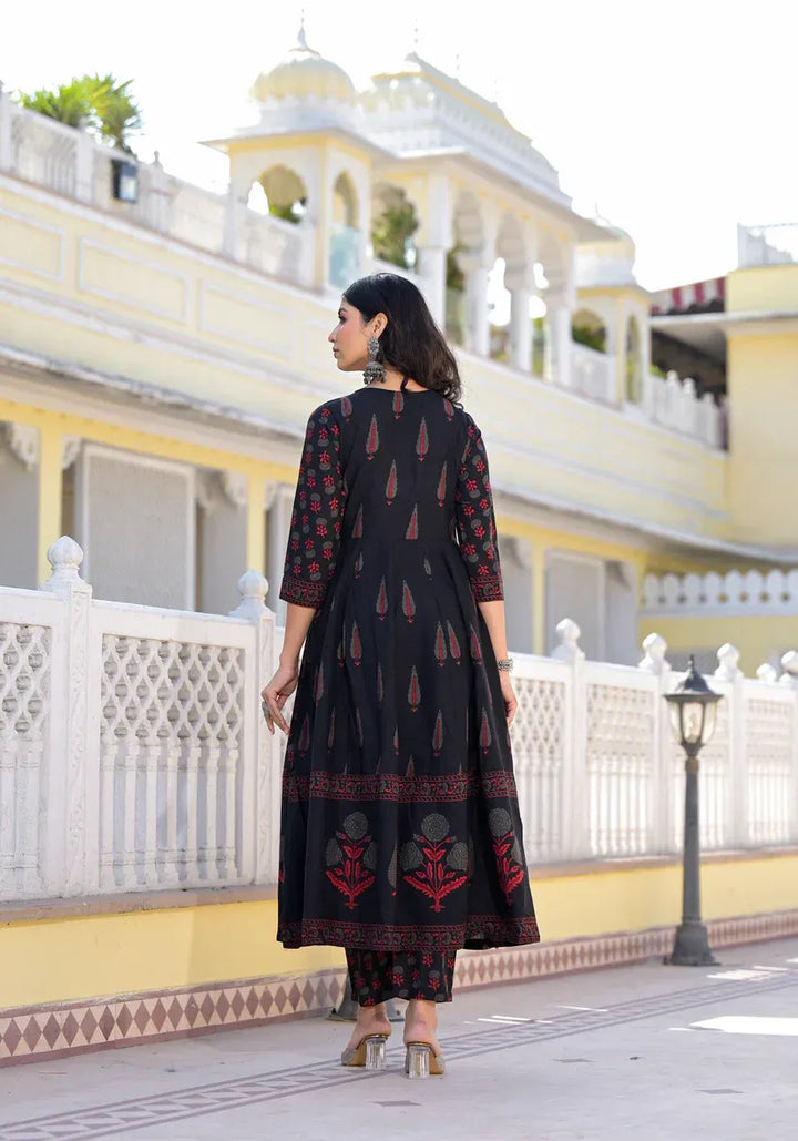 Tejasvi Noir Suit Set
