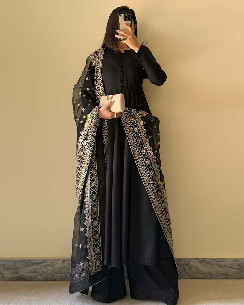 Adorning black Color Designer Heavy Demanded Kurti N Sarara
