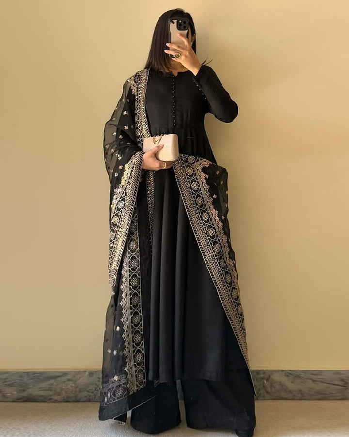 Adorning black Color Designer Heavy Demanded Kurti N Sarara