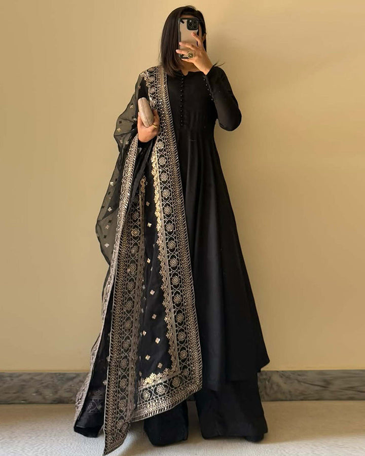 Adorning black Color Designer Heavy Demanded Kurti N Sarara