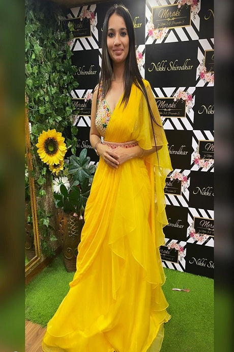 Alluring Attractive Designer Gown In Low Rate